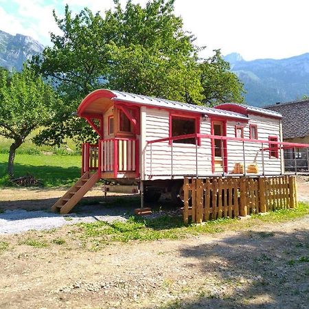 La Roulotte Du Mas Du Lac - Spa Et Detente Hotel Monestier-D'Ambel Luaran gambar