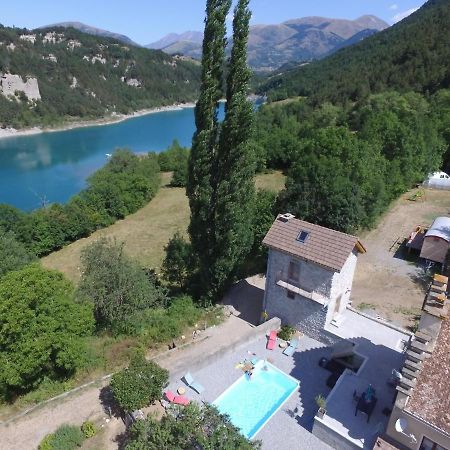 La Roulotte Du Mas Du Lac - Spa Et Detente Hotel Monestier-D'Ambel Luaran gambar