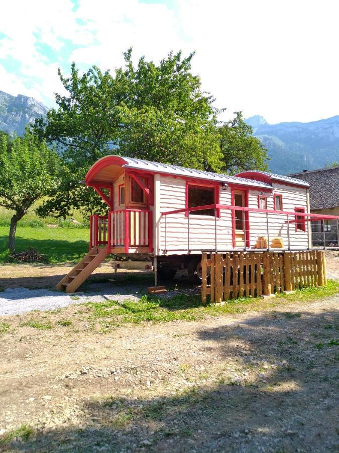 La Roulotte Du Mas Du Lac - Spa Et Detente Hotel Monestier-D'Ambel Luaran gambar